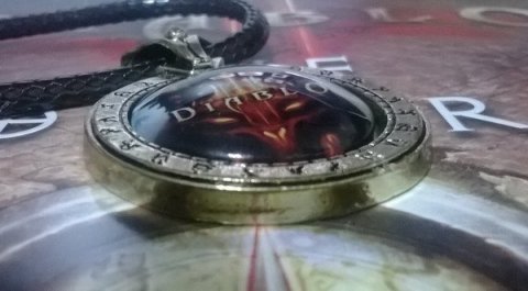 Медальйон Diablo (Метал + скло) -   -  
