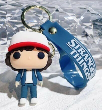 Брелок подвеска на рюкзак Stranger Things Dustin 3D Keychain Очень странные дела Дастин -   -  