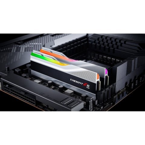 Модуль памяти для компьютера DDR5 32GB (2x16GB) 6000 MHz Trident Z5 RGB Silver G.Skill (F5-6000J4040F16GX2-TZ5RS) - Нулевой остаток (Feed)  - Нулевой остаток (Feed)