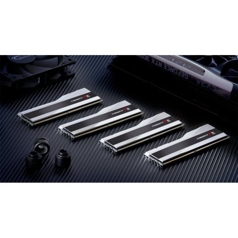 Модуль памяти для компьютера DDR5 32GB (2x16GB) 7600 MHz Trident Z5 RGB Silver G.Skill (F5-7600J3646G16GX2-TZ5RS) - Нулевой остаток (Feed)  - Нулевой остаток (Feed) 