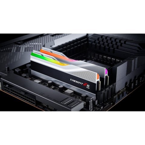 Модуль памяти для компьютера DDR5 32GB (2x16GB) 7600 MHz Trident Z5 RGB Silver G.Skill (F5-7600J3646G16GX2-TZ5RS) - Нулевой остаток (Feed)  - Нулевой остаток (Feed) 