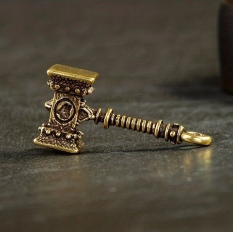 Брелок World of Warcraft Doomhammer Варкрафт латунь 6 см. -   -  