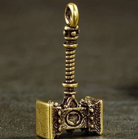 Брелок World of Warcraft Doomhammer Варкрафт латунь 6 см. -   -  