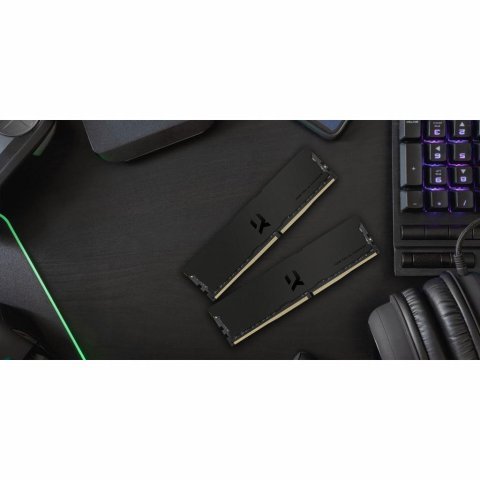 Модуль памяти для компьютера DDR4 16GB 3600 MHz Iridium Pro Deep Black Goodram (IRP-K3600D4V64L18/16G) - Нулевой остаток (Feed)  - Нулевой остаток (Feed) 