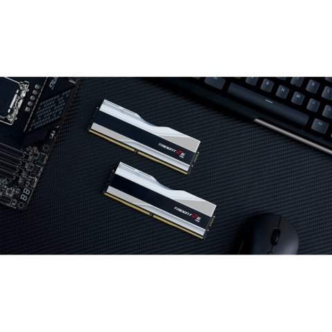 Модуль памяти для компьютера DDR5 32GB (2x16GB) 6000 MHz Trident Z5 RGB Silver G.Skill (F5-6000J3238F16GX2-TZ5RS) - Нулевой остаток (Feed)  - Нулевой остаток (Feed)